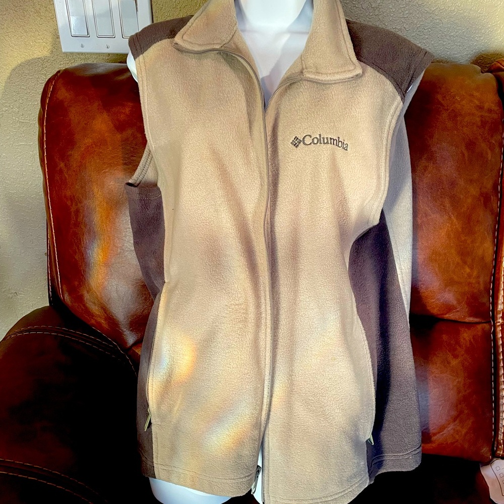 COLUMBIA MEN’S small vest. 2 tone beige/brown